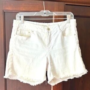 Woman's fringe hem shorts